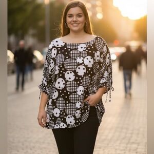 New Directions Black & White Geometric Top